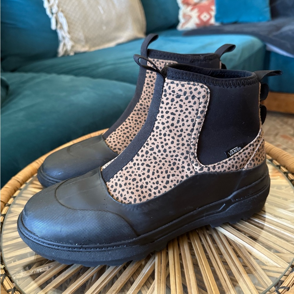Vans Colfax Boots women’s size 8 like new